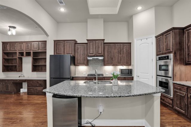 209 Carrington Lane, Lewisville, TX 75067