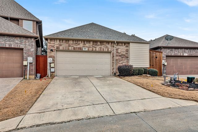 209 Carrington Lane, Lewisville, TX 75067