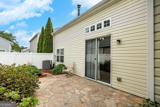533 W Oaks Drive, Woodstock, GA 30188