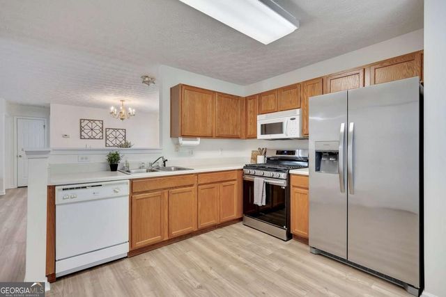533 W Oaks Drive, Woodstock, GA 30188