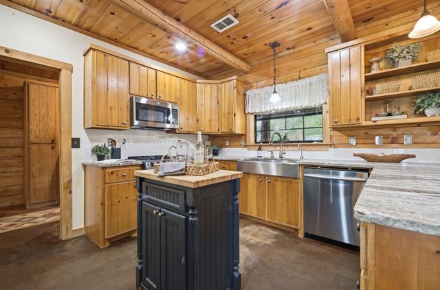 465 Emberson Ranch Road, Pilot Point, TX 76258