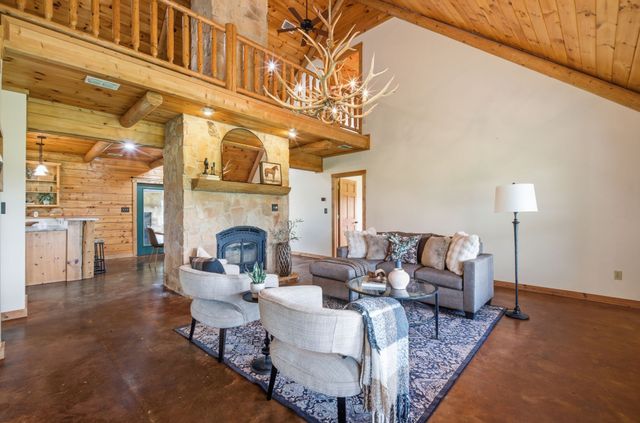 465 Emberson Ranch Road, Pilot Point, TX 76258