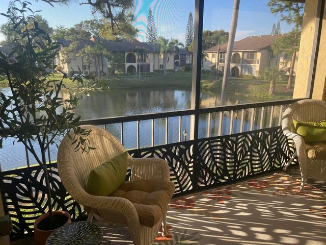 338 Pine Ridge Circle B-2, Greenacres, FL 33463