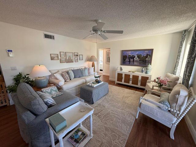 338 Pine Ridge Circle B-2, Greenacres, FL 33463