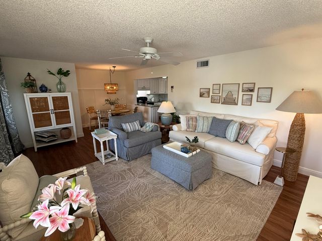 338 Pine Ridge Circle B-2, Greenacres, FL 33463