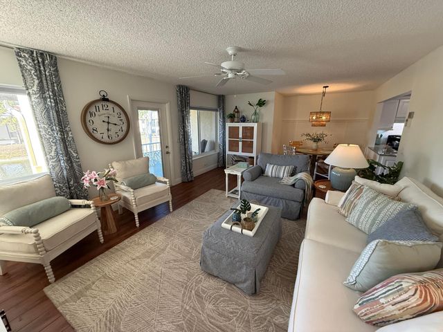 338 Pine Ridge Circle B-2, Greenacres, FL 33463