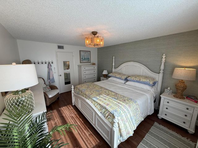 338 Pine Ridge Circle B-2, Greenacres, FL 33463