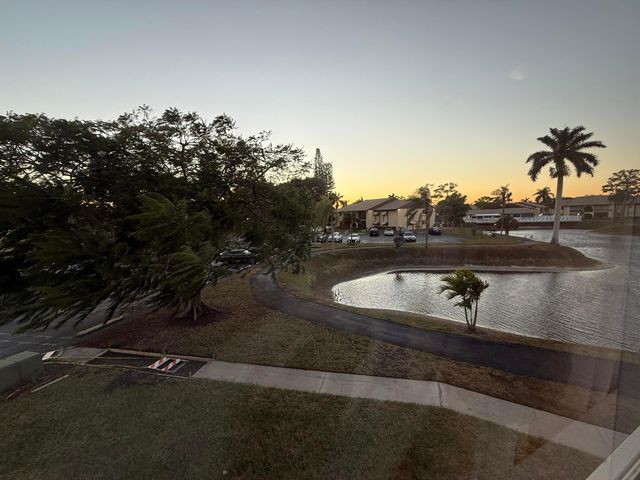 338 Pine Ridge Circle B-2, Greenacres, FL 33463