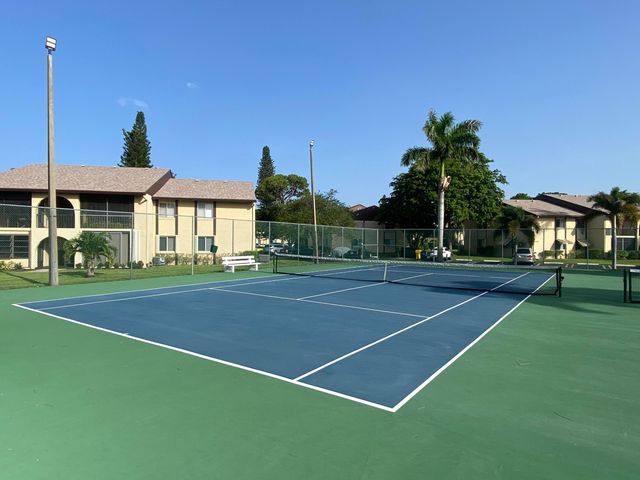 338 Pine Ridge Circle B-2, Greenacres, FL 33463