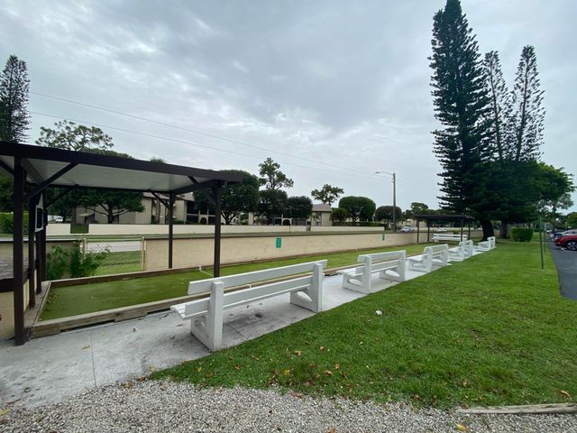 338 Pine Ridge Circle B-2, Greenacres, FL 33463