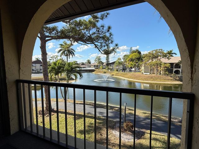 338 Pine Ridge Circle B-2, Greenacres, FL 33463