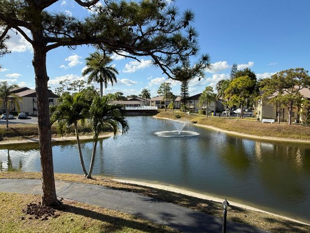 338 Pine Ridge Circle B-2, Greenacres, FL 33463