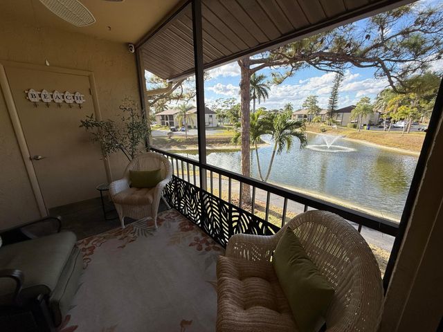 338 Pine Ridge Circle B-2, Greenacres, FL 33463