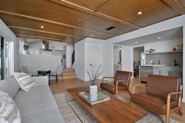 136 Erten Street, Thousand Oaks, CA 91360