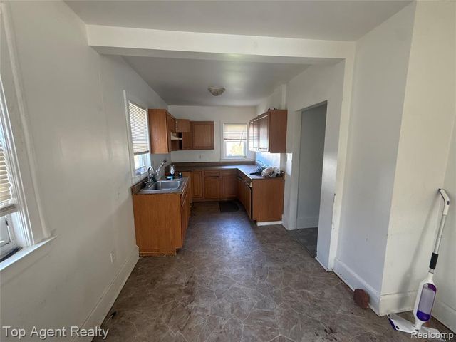 19479 Spencer Street, Detroit, MI 48234