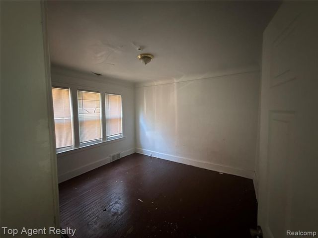 19479 Spencer Street, Detroit, MI 48234