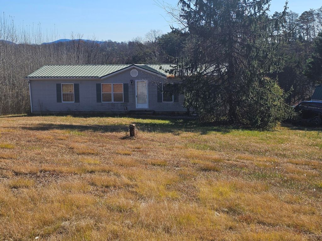 9552 Botetourt RD, Eagle Rock, VA 24085