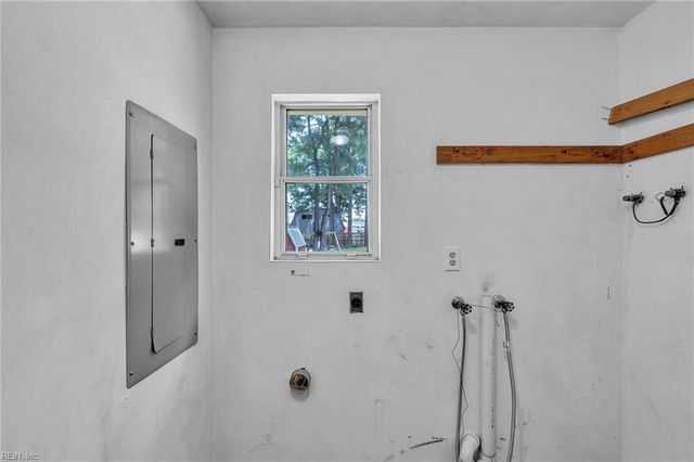 2328 Springdale RD, Chesapeake, VA 23323