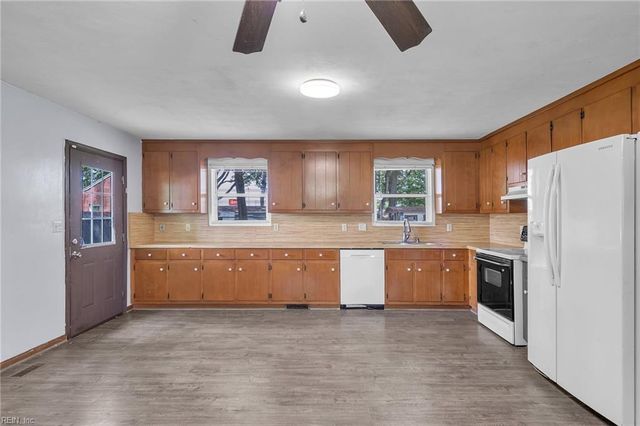 2328 Springdale RD, Chesapeake, VA 23323