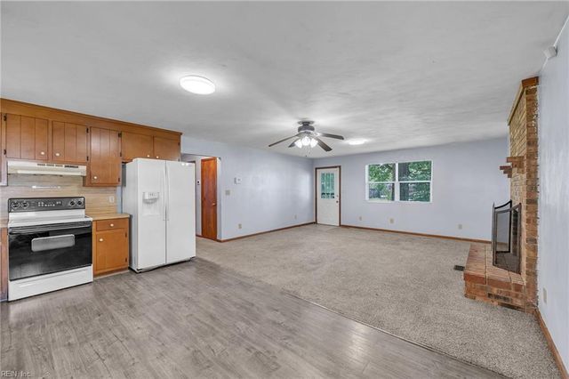 2328 Springdale RD, Chesapeake, VA 23323