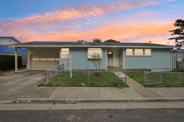 952 Alta Vista Drive, Pacifica, CA 94044