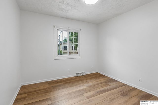 1230 N 146th Plaza, Omaha, NE 68154