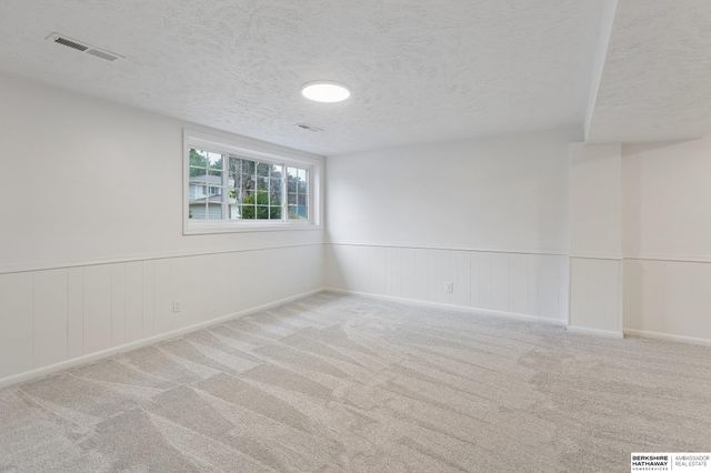 1230 N 146th Plaza, Omaha, NE 68154