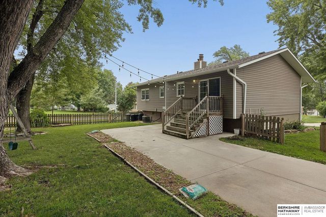 1230 N 146th Plaza, Omaha, NE 68154