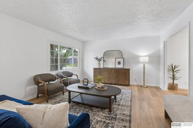 1230 N 146th Plaza, Omaha, NE 68154