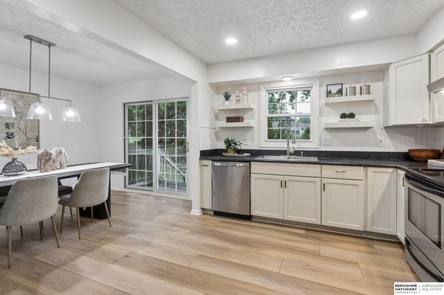 1230 N 146th Plaza, Omaha, NE 68154