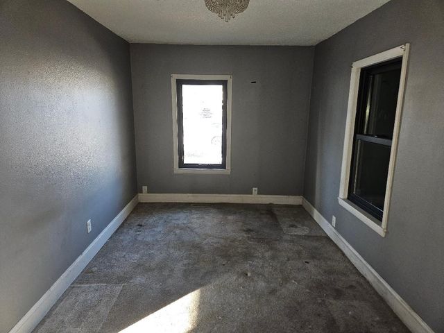 313 N 2nd Street, Knoxville, IA 50138