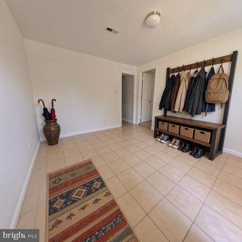 20 MOONCOIN CIR, Waldorf, MD 20602