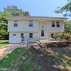20 MOONCOIN CIR, Waldorf, MD 20602