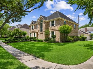 906 Venice Street, Sugar Land, TX 77478