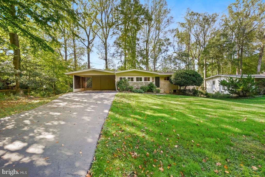 9012 HONEYBEE LN, Bethesda, MD 20817