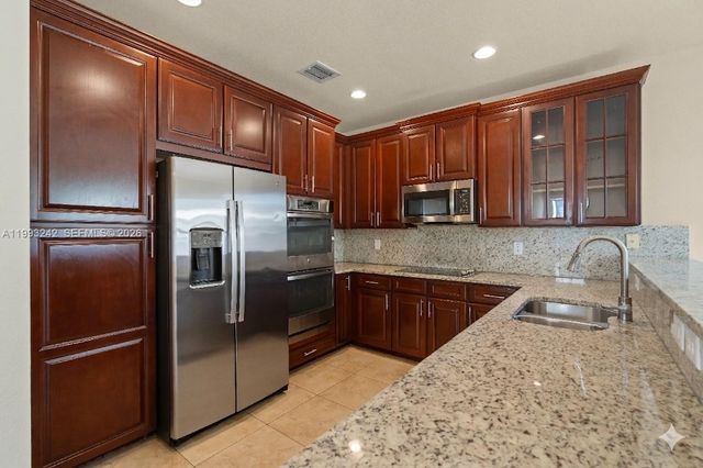 10021 NW 87th Ter, Doral, FL 33178