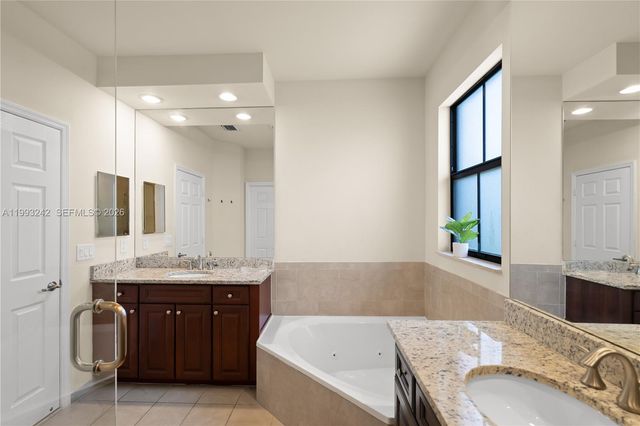 10021 NW 87th Ter, Doral, FL 33178