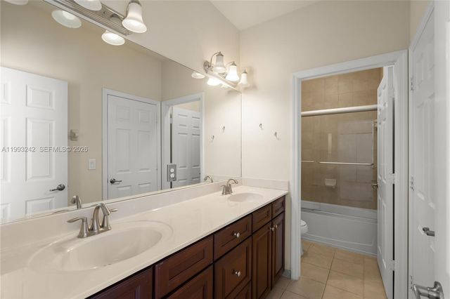 10021 NW 87th Ter, Doral, FL 33178