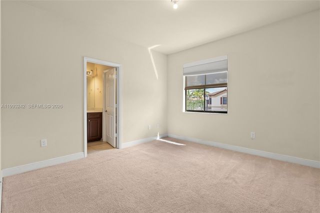 10021 NW 87th Ter, Doral, FL 33178