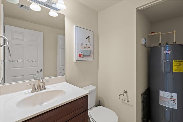 10021 NW 87th Ter, Doral, FL 33178