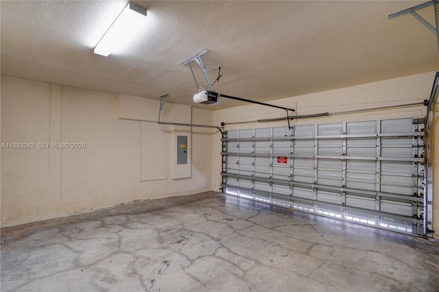 10021 NW 87th Ter, Doral, FL 33178