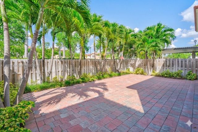 10021 NW 87th Ter, Doral, FL 33178