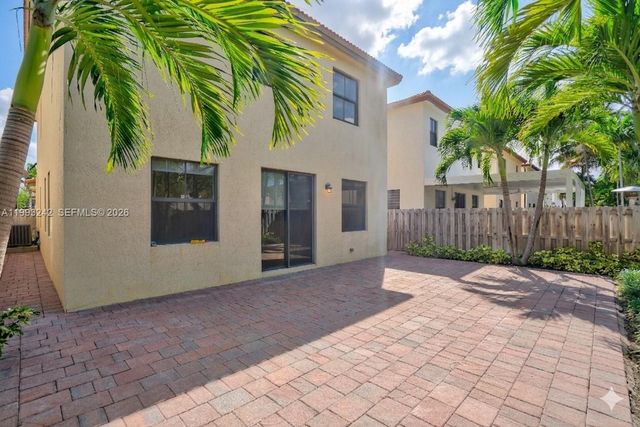 10021 NW 87th Ter, Doral, FL 33178