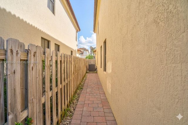 10021 NW 87th Ter, Doral, FL 33178