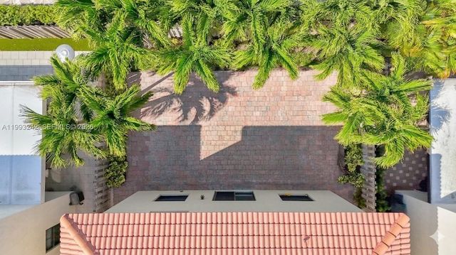 10021 NW 87th Ter, Doral, FL 33178