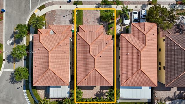 10021 NW 87th Ter, Doral, FL 33178