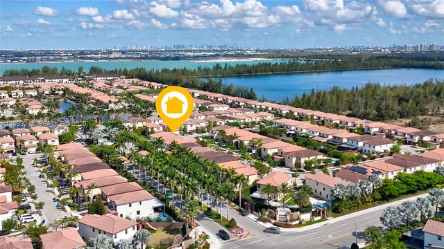 10021 NW 87th Ter, Doral, FL 33178