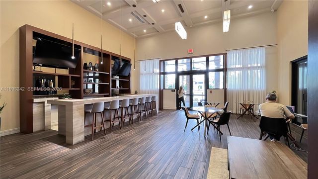 10021 NW 87th Ter, Doral, FL 33178