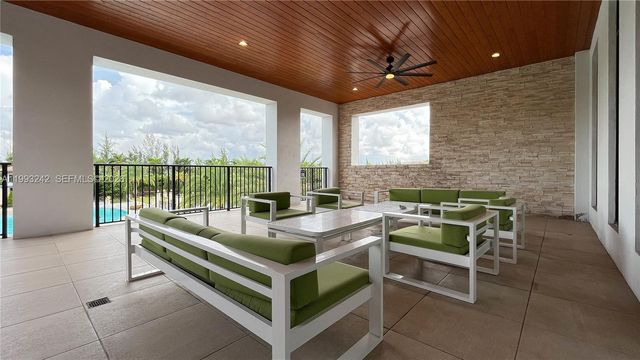 10021 NW 87th Ter, Doral, FL 33178