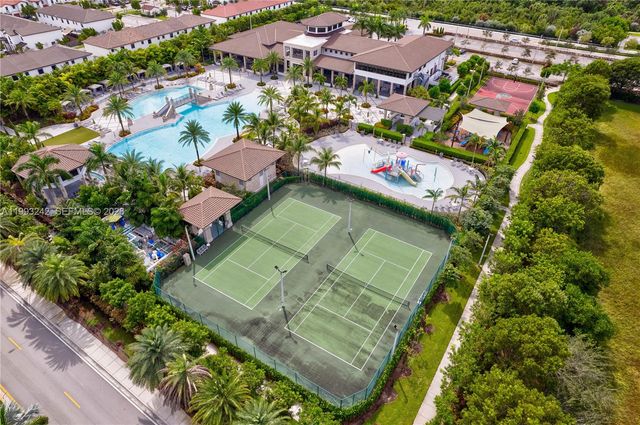 10021 NW 87th Ter, Doral, FL 33178